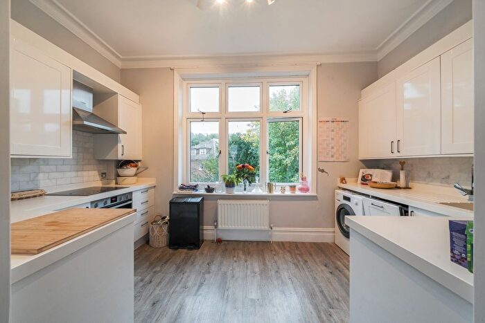 2 Bedroom Flat To Rent In Godstone Road, Caterham, CR3