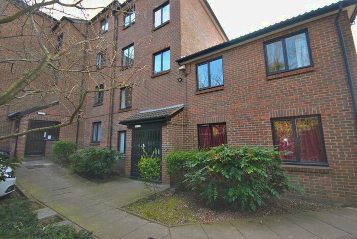 2 Bedroom Flat To Rent In Westhorne Avenue Lee, SE12