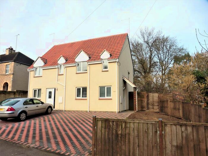 3 Bedroom Semi-Detached House To Rent In Dallas Road, Chippenham, SN15