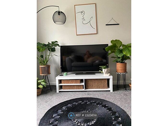 1 Bedroom Flat To Rent In Suffolk Close, Slough, SL1