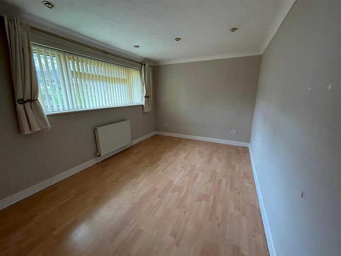 2 Bedroom Property To Rent In Lorton Close, Gravesend, DA12