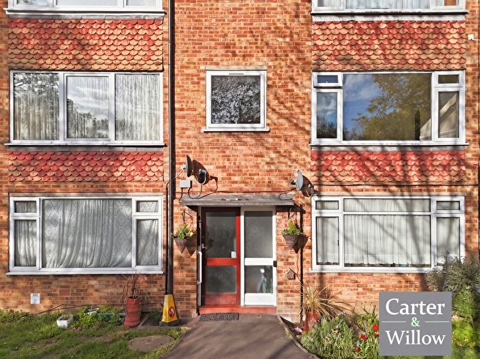 2 Bedroom Flat For Sale In Wisdons Close, Dagenham, RM10