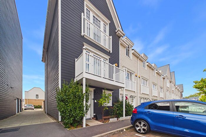 4 Bedroom Terraced House To Rent In Sunapee Road, Reading, Berkshire, RG2