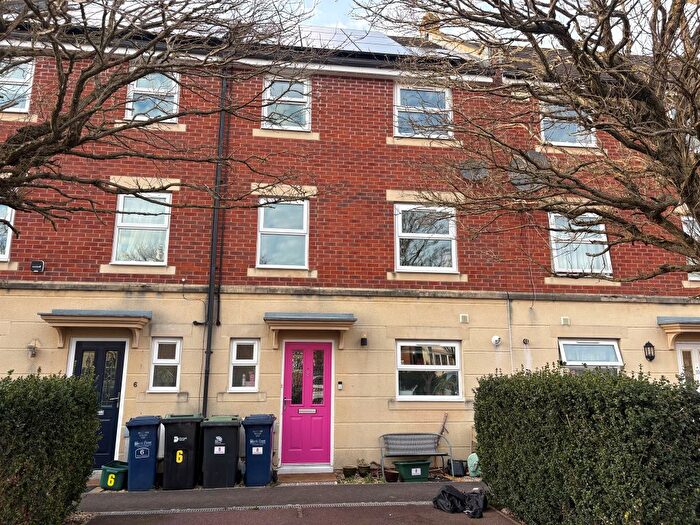 5 Bedroom Terraced House For Sale In Trent Square, Gillingham, SP8