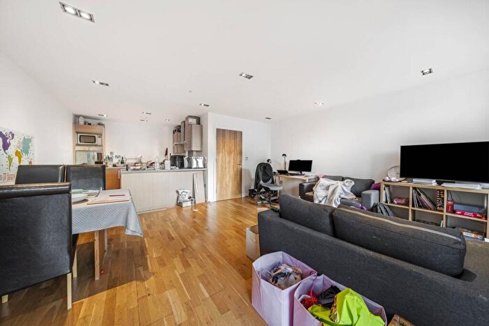 2 Bedroom Flat For Sale In Canary Wharf, Docklands, London, E14
