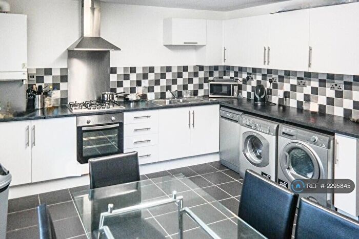 6 Bedroom Terraced House To Rent In Gadd Street, Nottingham, NG7