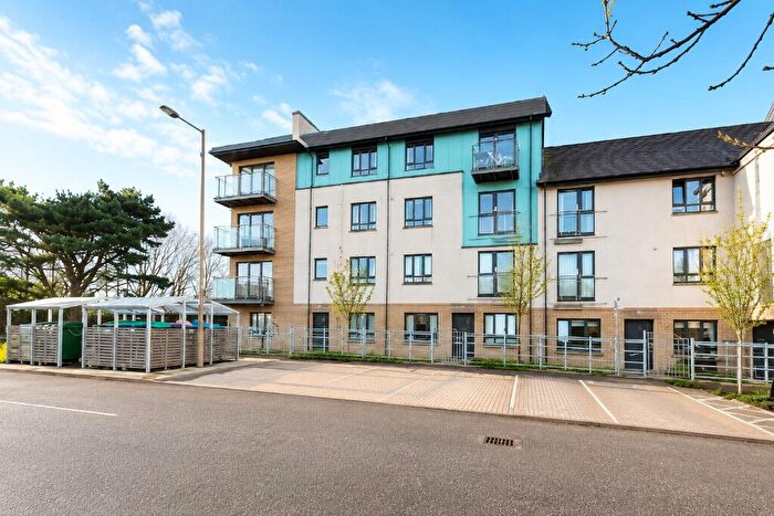 2 Bedroom Flat To Rent In Harvester Way, Wester Hailes, Edinburgh, EH14