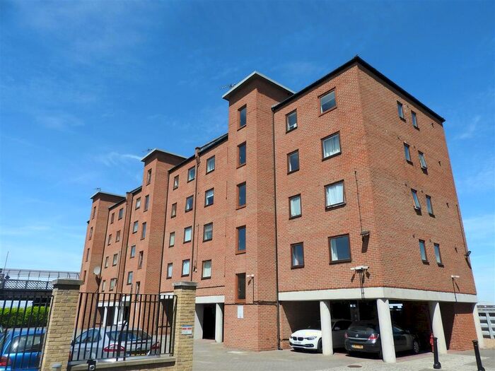 2 Bedroom Flat To Rent In West Street, Gravesend, DA11