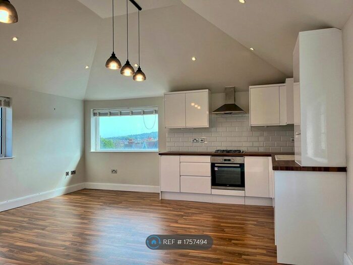 2 Bedroom Maisonette To Rent In Hurst Lane, Eastbourne, BN21