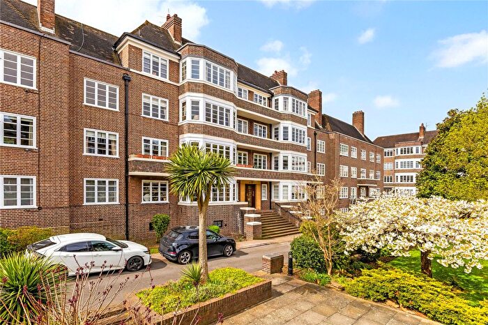 3 Bedroom Flat For Sale In Putney Heath, Putney, London, SW15