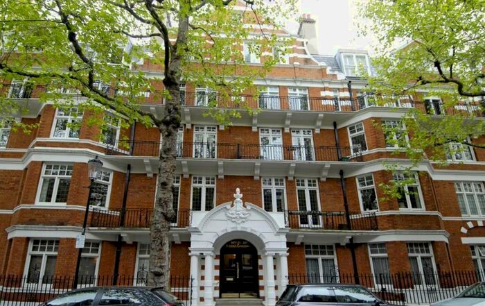4 Bedroom Flat To Rent In Iverna Gardens, London, W8