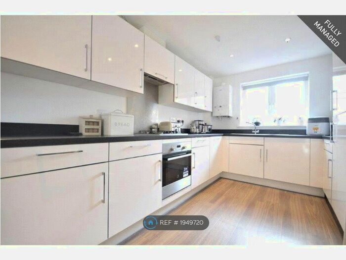 1 Bedroom Flat To Rent In Duffet Drive, Winnersh, Wokingham, RG41