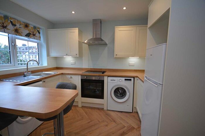 3 Bedroom Apartment To Rent In Sycamore Road, Amersham, HP6