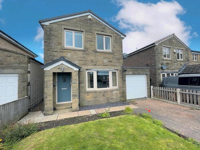 3 Bedroom Detached House For Sale In Grange Close, Outlane, Huddersfield, HD3