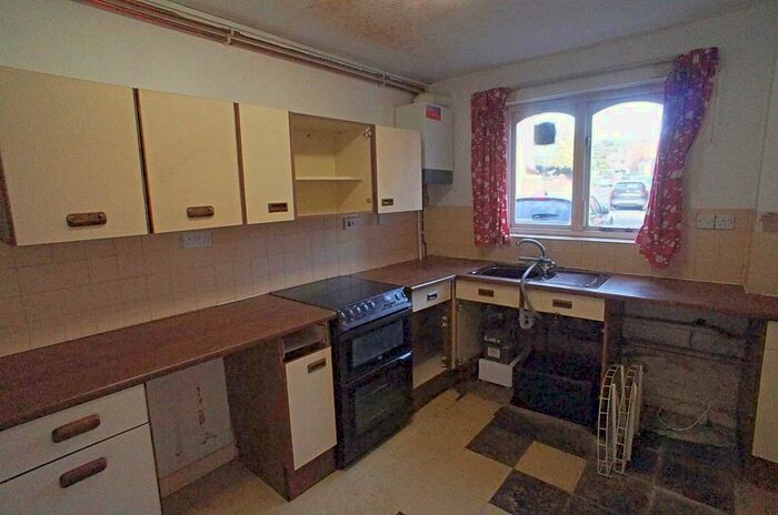 2 Bedroom House For Sale In Greenbank Close, North Chingford, E4
