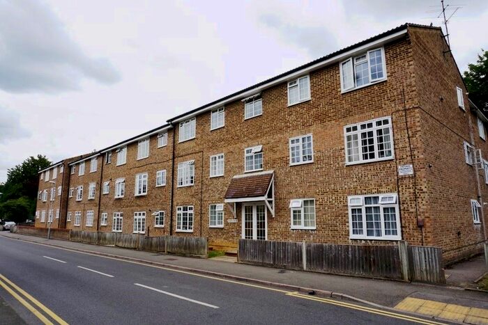 1 Bedroom Flat To Rent In Sopwith Avenue, Chessington KT9