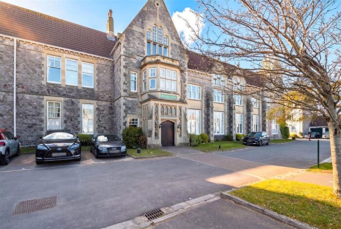 2 Bedroom Flat For Sale In Royal Sands, Weston-Super-Mare, BS23