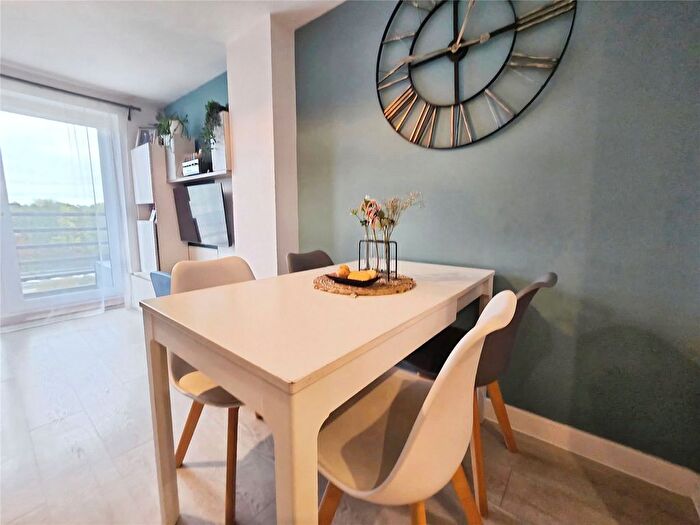 2 Bedroom Flat For Sale In Webster Close, Bracknell, Berkshire, RG12