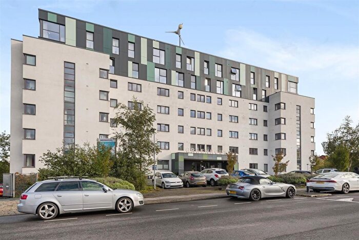 2 Bedroom Flat To Rent In Greenhouse, Leeds, LS11