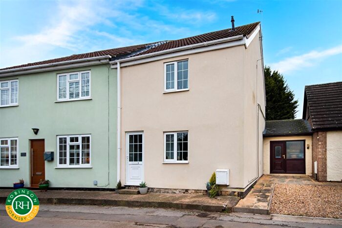 2 Bedroom Cottage For Sale In Green Lane, Cantley, Doncaster, DN3
