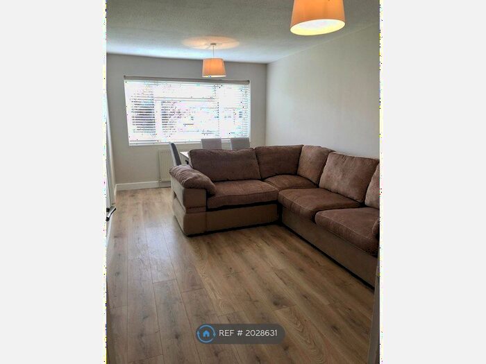 2 Bedroom Maisonette To Rent In Cromwell Avenue, Thame, OX9