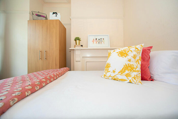 6 Bedroom Property To Rent In Chestnut Avenue, Hyde Park, Leeds, LS6