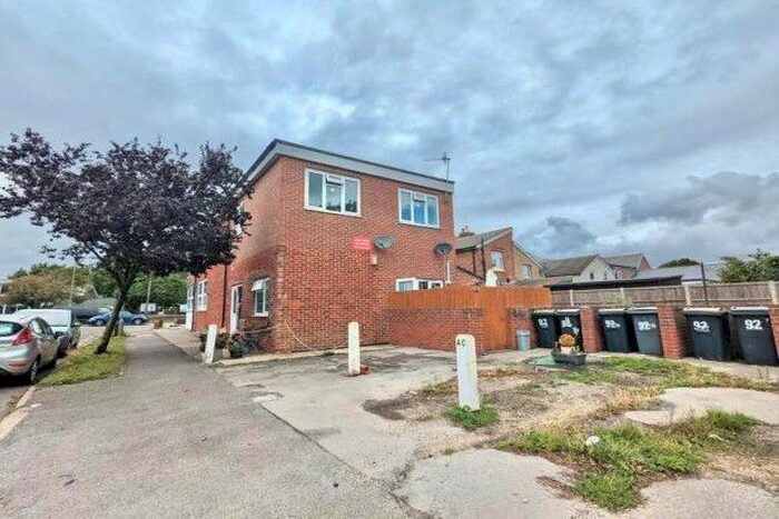 2 Bedroom Flat To Rent In Elm Grove, Hayling Island, PO11