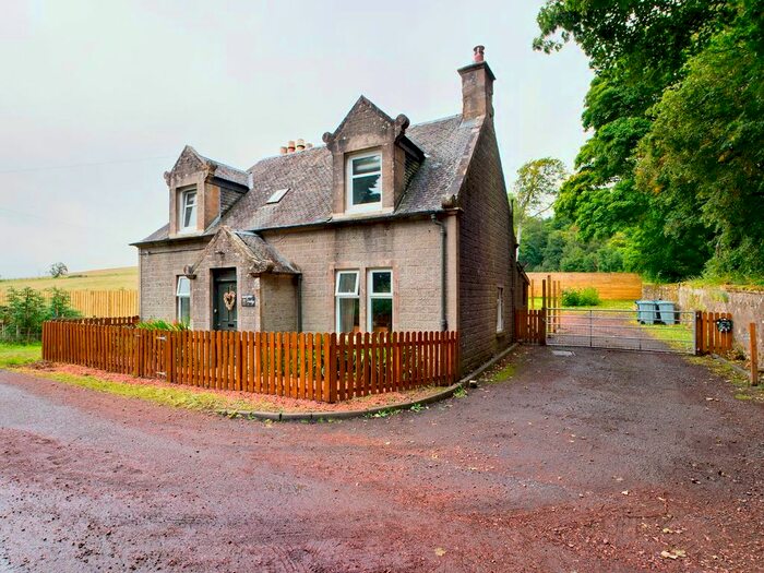 2 Bedroom Cottage To Rent In Westgate Lodge, Carmichael, ML12