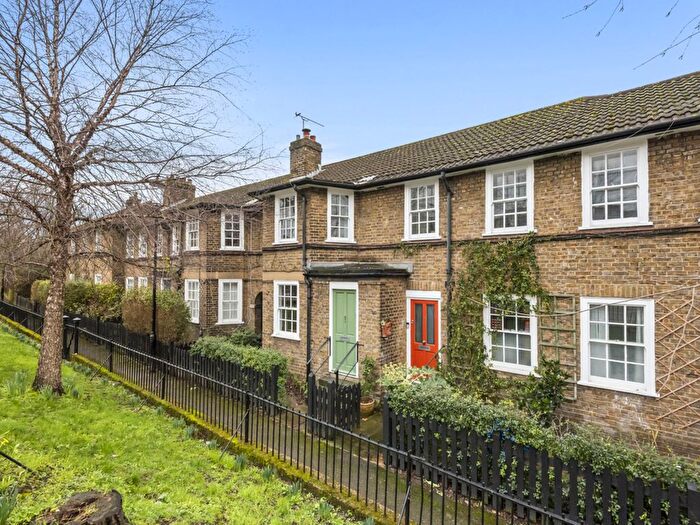 3 Bedroom Flat To Rent In Barlby Road, London, W10