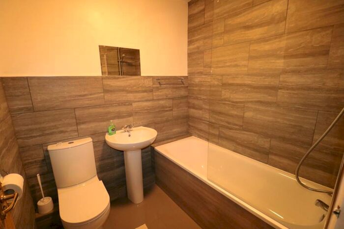 2 Bedroom Flat To Rent In Tennyson Close, Enfield, EN3