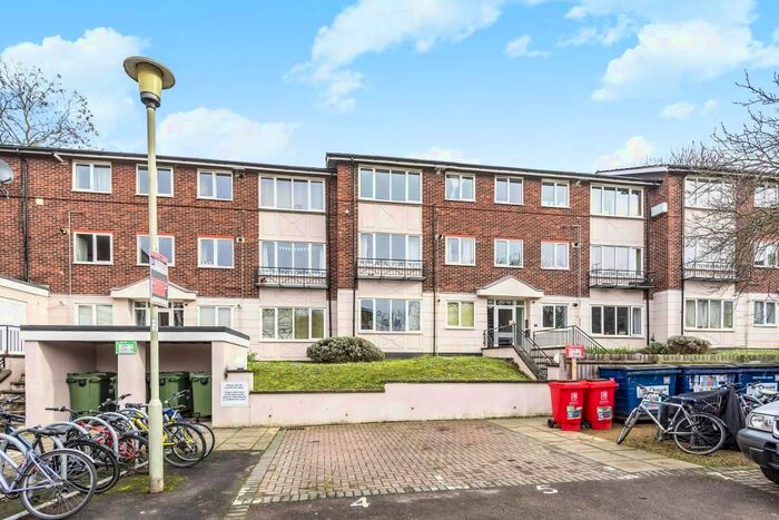 1 Bedroom Flat To Rent In Lizmans Court, East Oxford, OX4