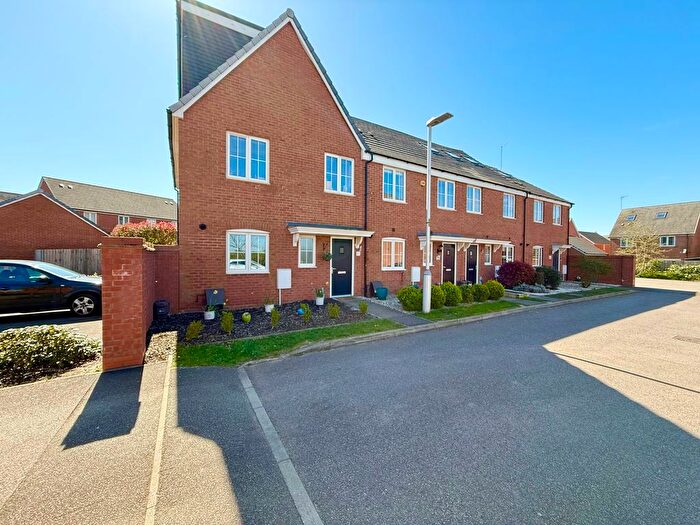 4 Bedroom End Of Terrace House For Sale In Fortuna Mead, Leighton Buzzard, LU7