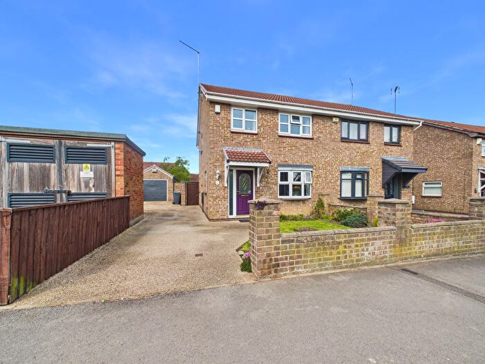 3 Bedroom Semi-detached House For Sale In Howdale Road, Hull, HU8