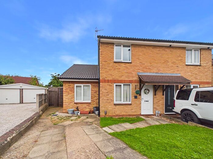 3 Bedroom Semi-Detached House For Sale In Tuxford Close, Oakwood, DE21
