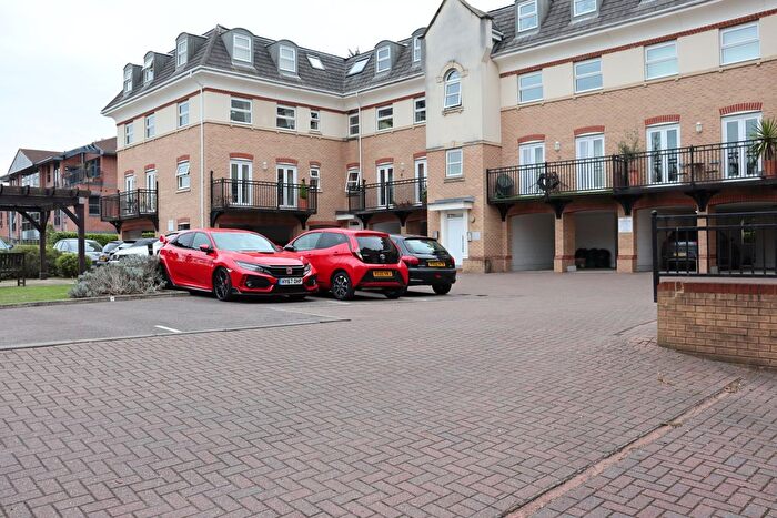 1 Bedroom Flat To Rent In Prospect Place, Hipley Street, Woking, GU21