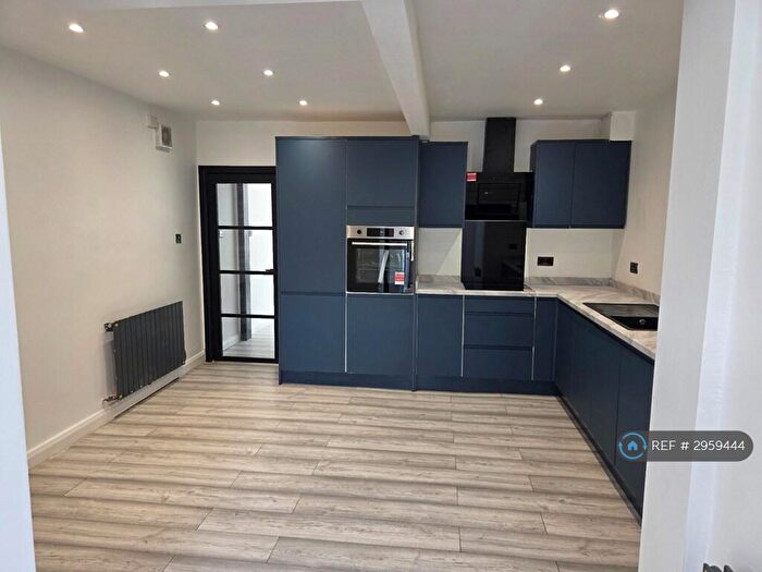 3 Bedroom Semi Detached House To Rent In Crossley St, Nottingham, NG5