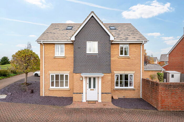 4 Bedroom Detached House For Sale In Dover Close, Pitstone, Buckinghamshire, LU7