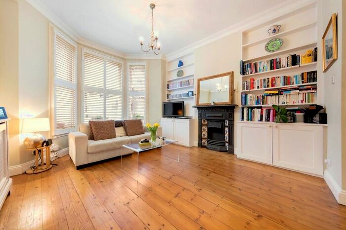 2 Bedroom Flat To Rent In St. Luke's Avenue, London, SW4