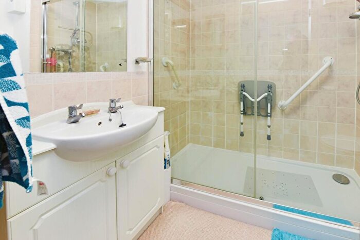 1 Bedroom Flat For Sale In Magdalene Street, Glastonbury, Somerset, BA6