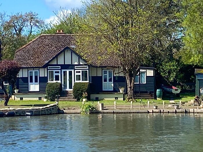 3 Bedroom Detached House For Sale In Laleham Reach, Chertsey, KT16
