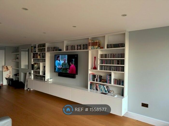 4 Bedroom Semi-Detached House To Rent In The Shrubberies, Chigwell, IG7