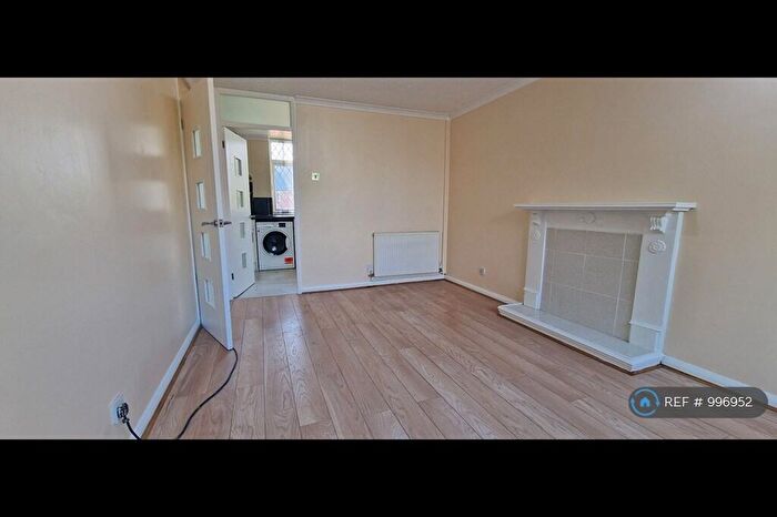 2 Bedroom Flat To Rent In Darnford Close, Coventry, CV2