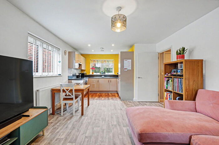 1 Bedroom Flat For Sale In Beaufighter Close, Horsted Park, Chatham, ME4