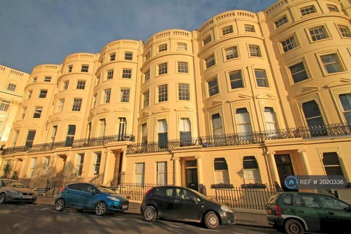 2 Bedroom Flat To Rent In Bunswick Square, Hove, BN3