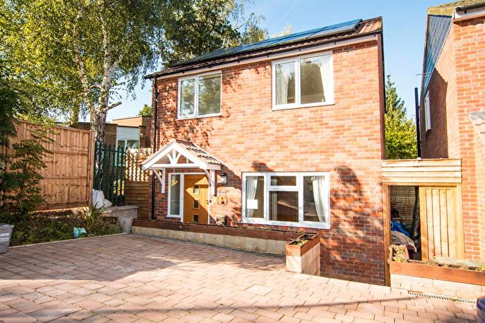 3 Bedroom Detached House To Rent In Gosforth Lane, Watford, WD19