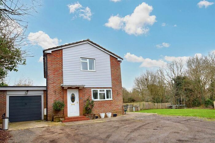 4 Bedroom Detached House To Rent In Hills Lane, Northwood, HA6