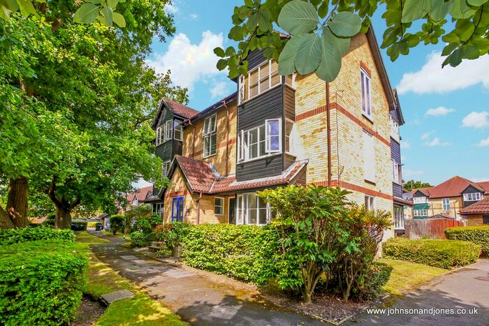 Studio To Rent In Williams Close, Addlestone, KT15