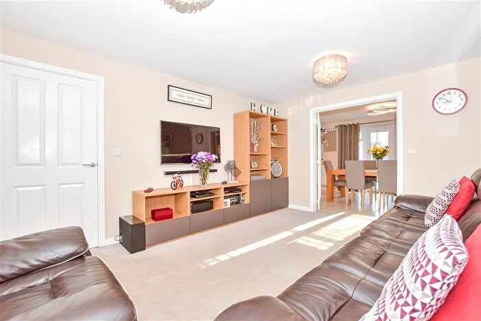 4 Bedroom Detached House For Sale In Broke Wood Way, Maidstone, Kent, ME16