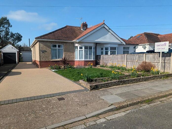 2 Bedroom Semi-Detached Bungalow For Sale In Carshalton Avenue, Portsmouth, PO6