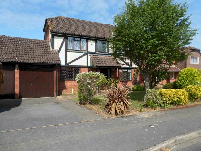 4 Bedroom House To Rent In High Tree Drive, Earley, RG6